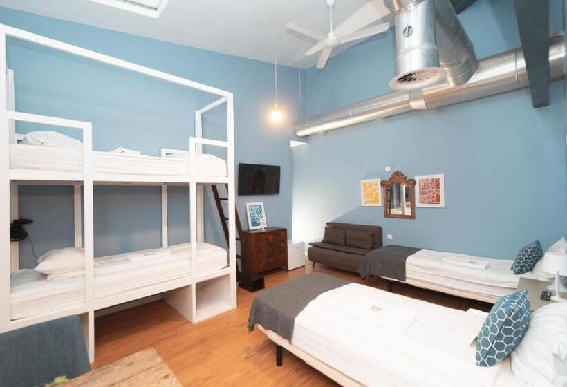 Standard Quadruple Room, Lisbon Destination Hostel
