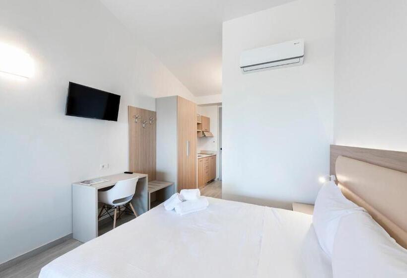 استودیوی استاندارد, Club Del Sole Desenzano Lake Village