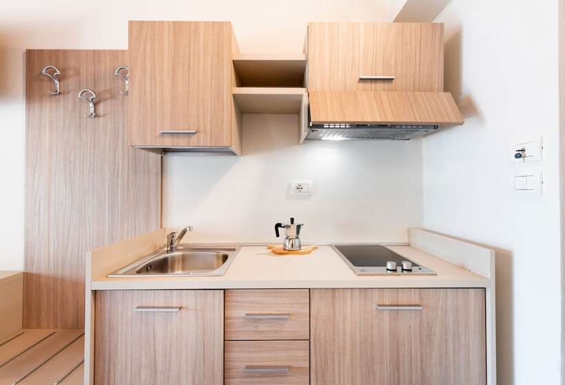 استودیوی استاندارد, Club Del Sole Desenzano Lake Village