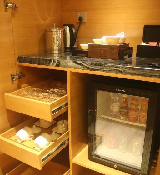 Номер Deluxe, Hualuxe Yangjiang City Center, An Ihg