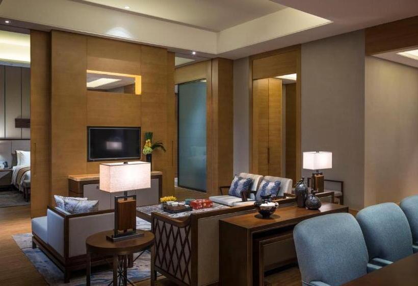 Президентский Люкс, Hualuxe Yangjiang City Center, An Ihg