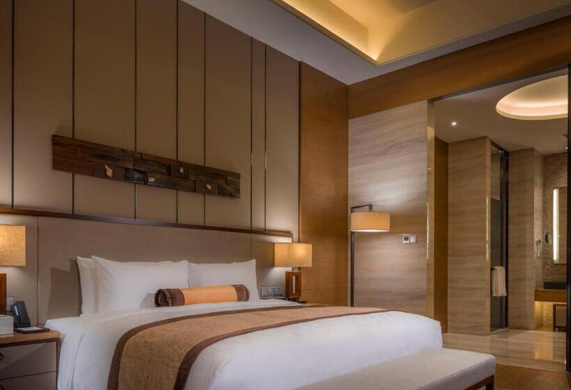 Номер Superior Кровать Кинг, Hualuxe Yangjiang City Center, An Ihg