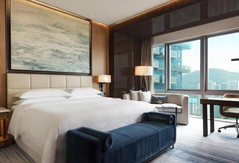 带城市景观和大床的豪华房间, Sheraton Zhuhai
