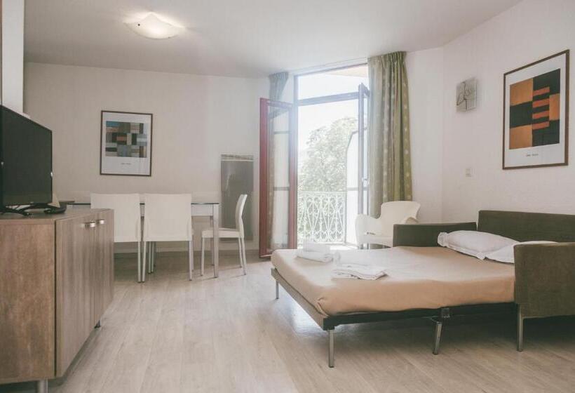 Апартаменты 2 Спальни, Terres De France   Appart Hotel Le Splendid