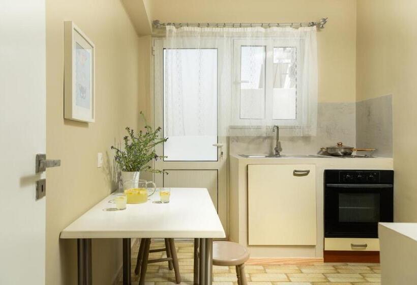 Семейные Апартаменты, Lefka Hotel & Apartments