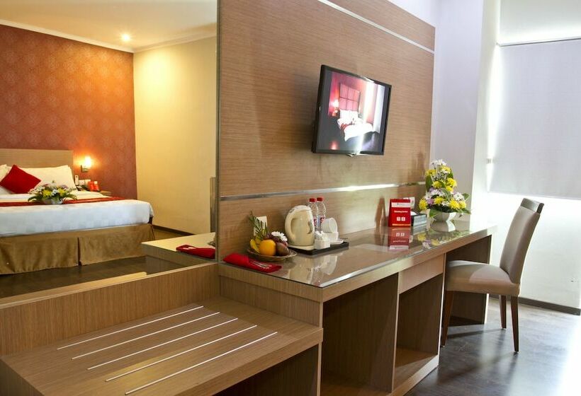 Номер Deluxe, @hom Premiere Cilacap