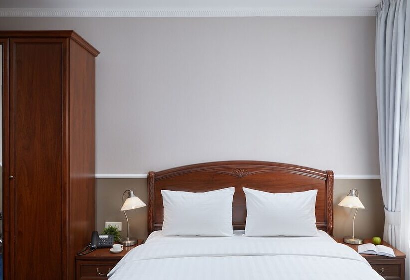 اتاق استاندارد با تخت دوبل و چشم‌انداز, Mirros Hotel Moscow Kremlin