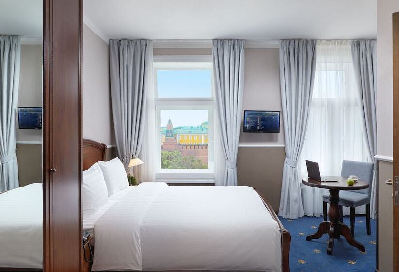 اتاق استاندارد با تخت دوبل و چشم‌انداز, Mirros Hotel Moscow Kremlin