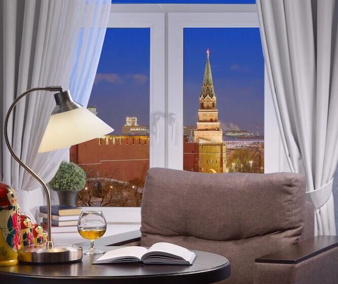 اتاق سوپریور با چشم‌انداز, Mirros Hotel Moscow Kremlin