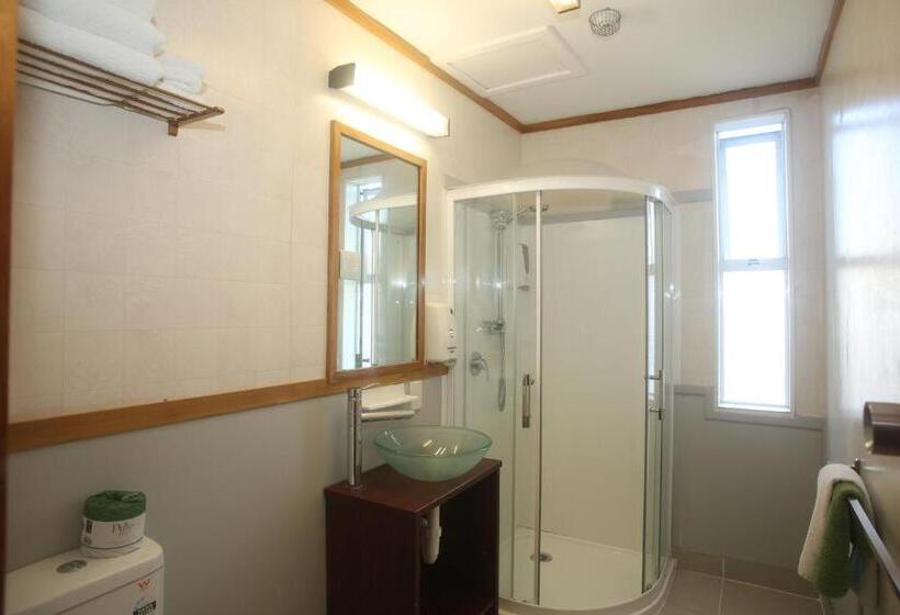 패밀리 룸, The Grand Hotel Wanganui