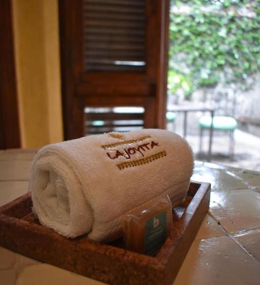 اتاق لوکس, La Joyita Cuernavaca