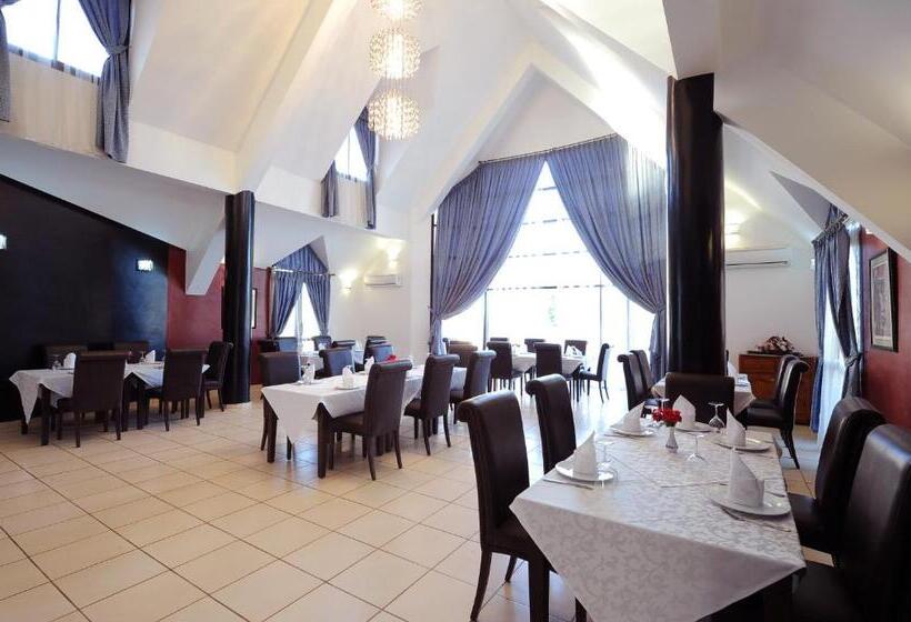 کلبه ییلاقی, Farah Inn Ifrane