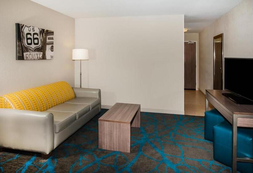 Люкс Кровать Кинг, Holiday Inn Express & Suites Litchfield, An Ihg