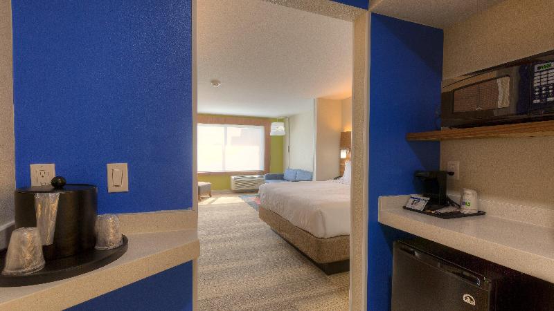 سوئیت برای معلولان, Holiday Inn Express & Suites Tulsa Midtown, An Ihg