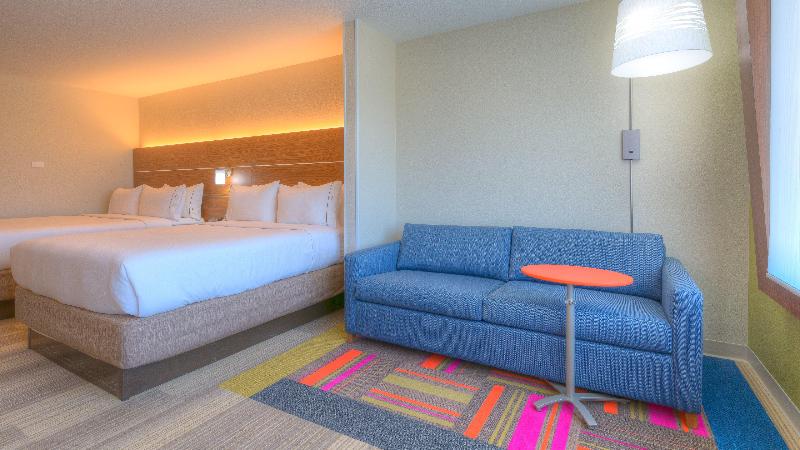 سوئیت با تخت بزرگ, Holiday Inn Express & Suites Tulsa Midtown, An Ihg