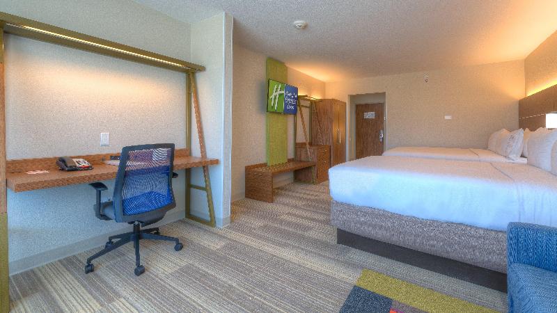 اتاق استاندارد با تخت دو نفره بزرگ برای معلولان, Holiday Inn Express & Suites Tulsa Midtown, An Ihg