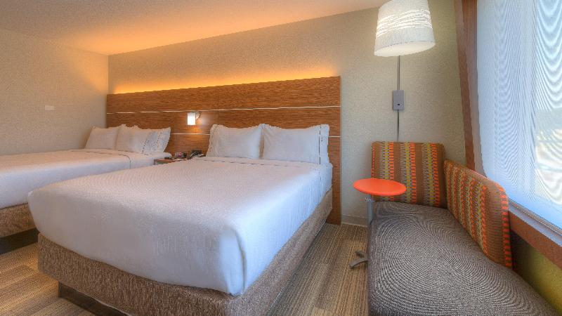 اتاق استاندارد, Holiday Inn Express & Suites Tulsa Midtown, An Ihg