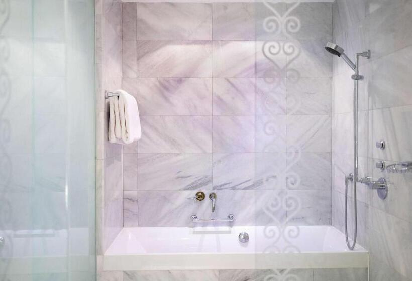 اتاق باشگاه با دید به دریاچه, Hyatt Regency Dushanbe