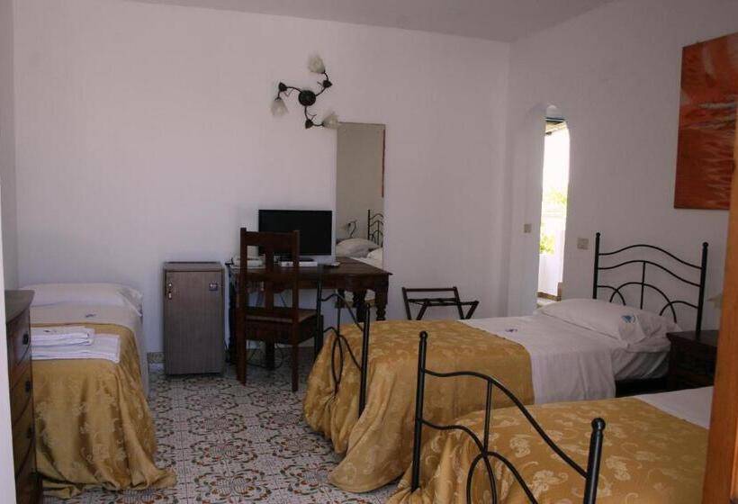 اتاق استاندارد سه نفره, Tesoriero