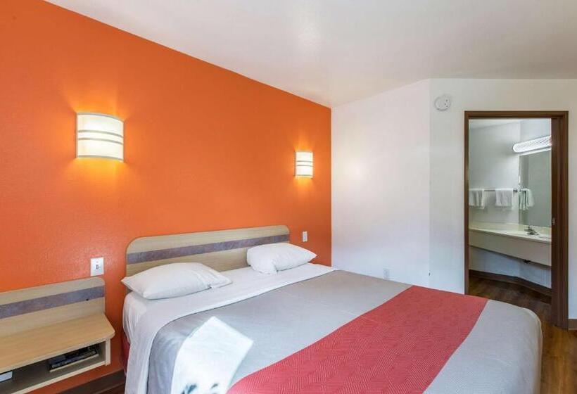 Номер Deluxe Кровать Кинг, Motel 6 Baraboo, Wi   Lake Delton Wisconsin Dells