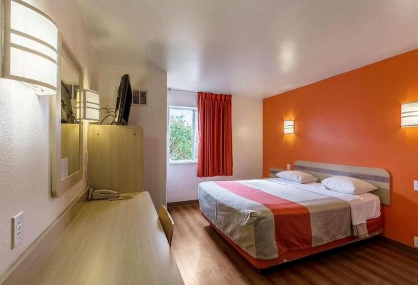 Номер Deluxe, Motel 6 Baraboo, Wi   Lake Delton Wisconsin Dells