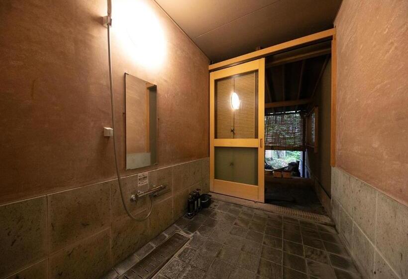 Номер Стандарт, Yufuin Onsen Hinoharu Ryokan