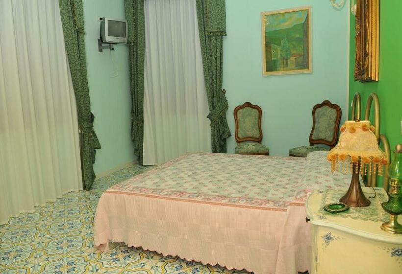 Люкс с Балконом, Albergo Roses