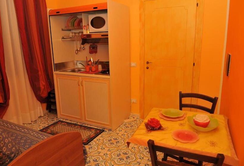 Полулюкс, Albergo Roses