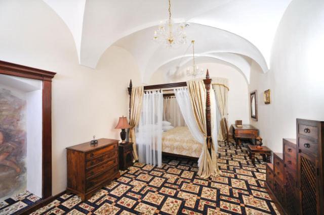 Люкс, Chateau Zbiroh