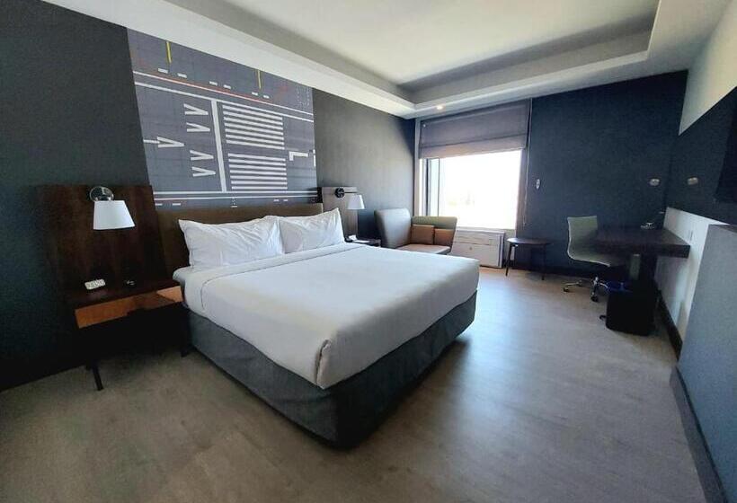 اتاق استاندارد با تخت بزرگ, Courtyard By Marriott Santiago Airport