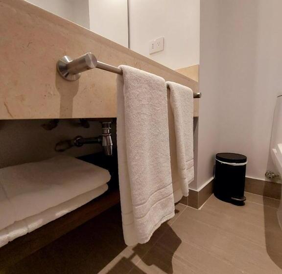 اتاق استاندارد با تخت بزرگ, Courtyard By Marriott Santiago Airport