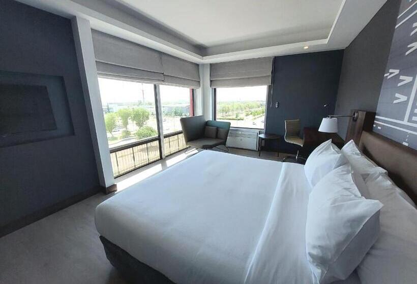 اتاق استاندارد با تخت بزرگ, Courtyard By Marriott Santiago Airport