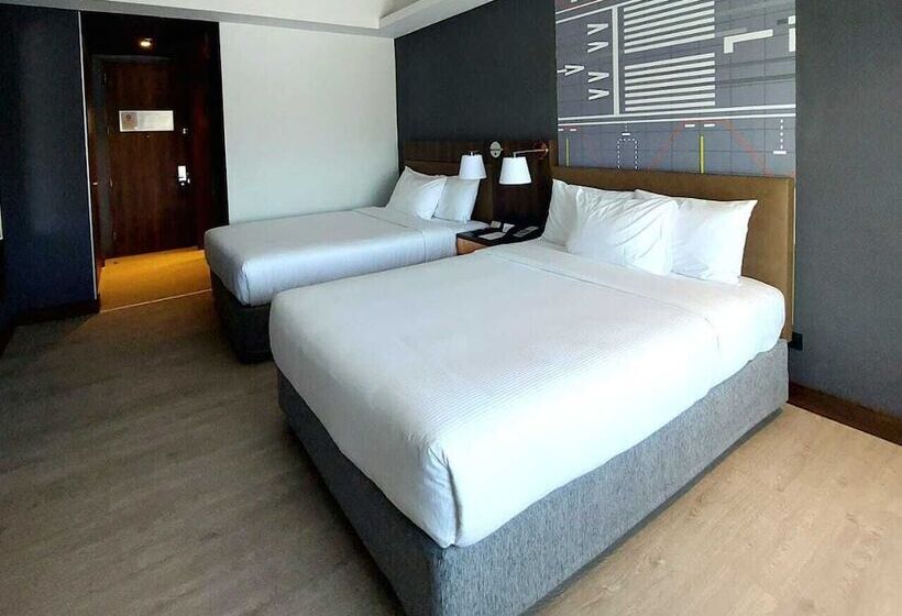 Habitación Estándar 2 Camas Matrimonio, Courtyard By Marriott Santiago Airport