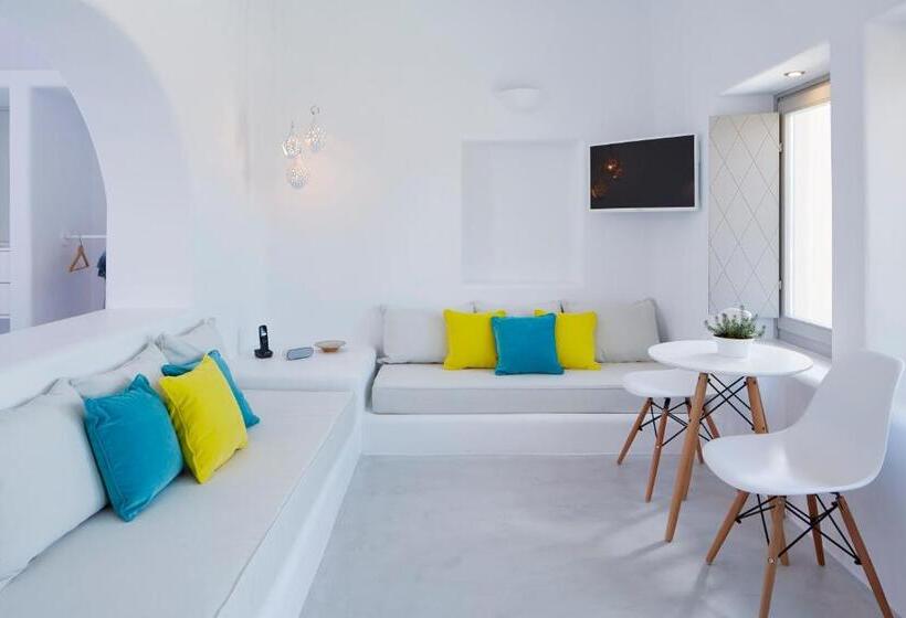 سوئیت جونیور با استخر, Skyfall Suites  Adults Only