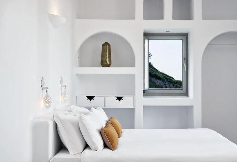 سوییت اجرایی, Skyfall Suites  Adults Only
