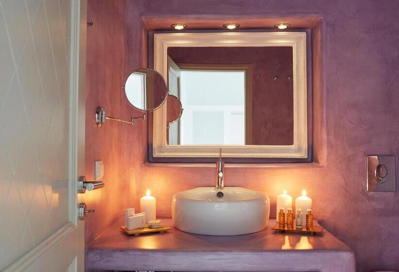 سوئیت جونیور با استخر, Skyfall Suites  Adults Only