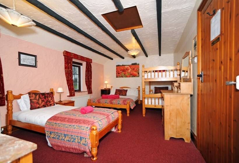 Семейный Номер, The West Country Inn