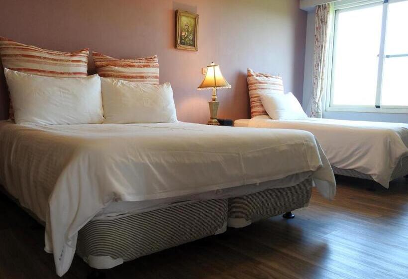اتاق استاندارد سه نفره, Champs Elysees Guesthouse