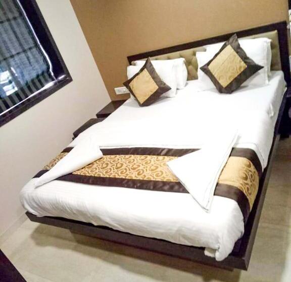 Quarto Deluxe, Colaba Suites   Near Taj Hotel, Mumbai