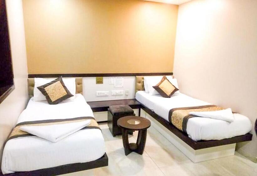Quarto Deluxe, Colaba Suites   Near Taj Hotel, Mumbai
