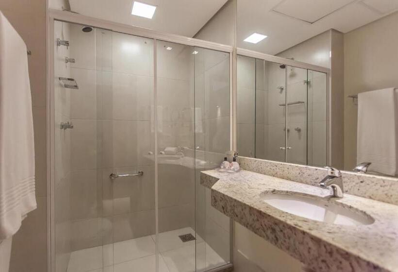 חדר סופריור עם מיטת קינג, Esuites Virgínia Luxemburgo
