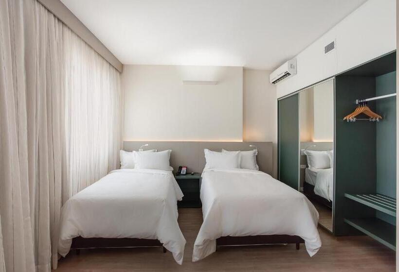 סוויטה, Esuites Virgínia Luxemburgo