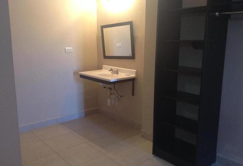 استودیوی استاندارد, Los Jitos Hotel & Suites