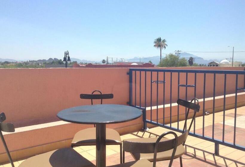 استودیوی استاندارد, Los Jitos Hotel & Suites