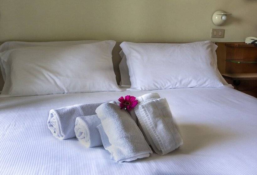 Economy Triple Room, Miramare Et De La Ville