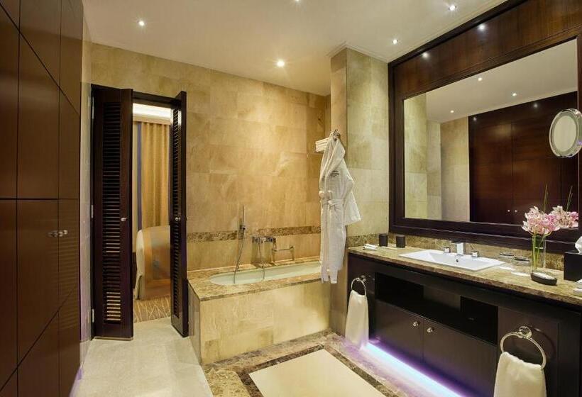 חדר דלוקס נוף בריכה, Royal Maxim Palace Kempinski Cairo