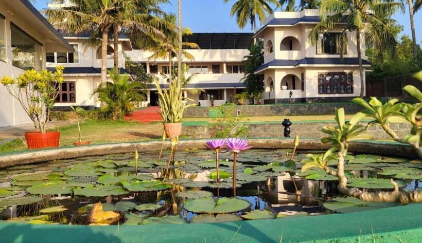 اتاق استاندارد با چشم‌انداز دریا, Seashore Beach Resort Varkala