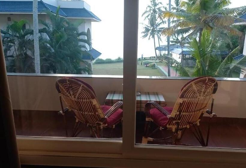 اتاق استاندارد با بالکن و چشم‌انداز دریا, Seashore Beach Resort Varkala