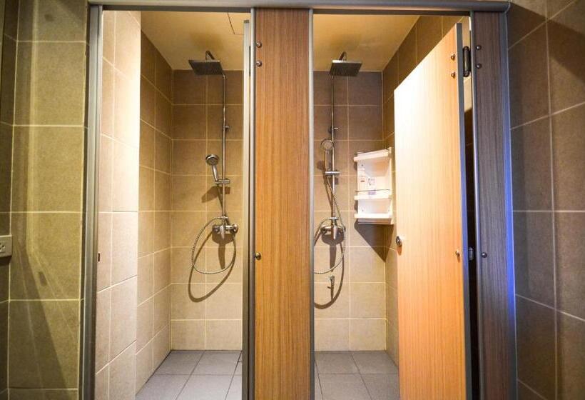 Quarto Estandar Banheiro Compartilhado, Good Day Hostel