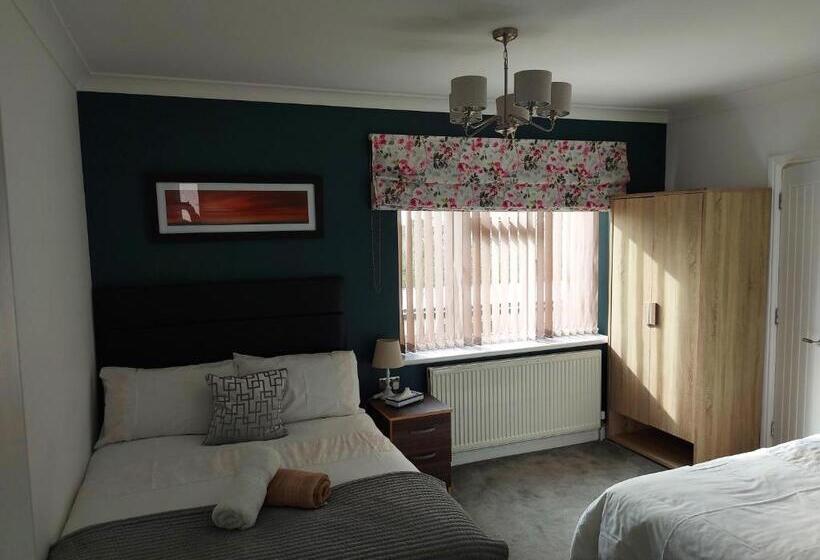 Семейный Номер, Apple House Wembley